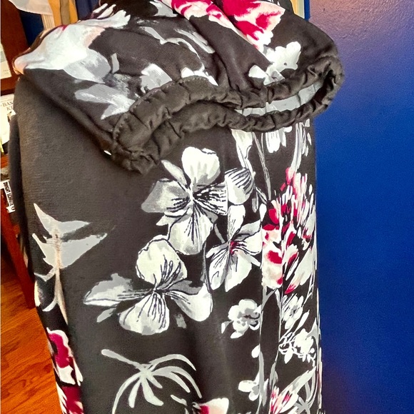 White House Black Market Long-sleeved black and floral blouse Size M - Picture 4 of 9